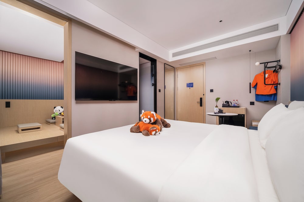 CYBO Station SSAW Hotel Chunxi Road Tianfu Square Chengdu 12/39