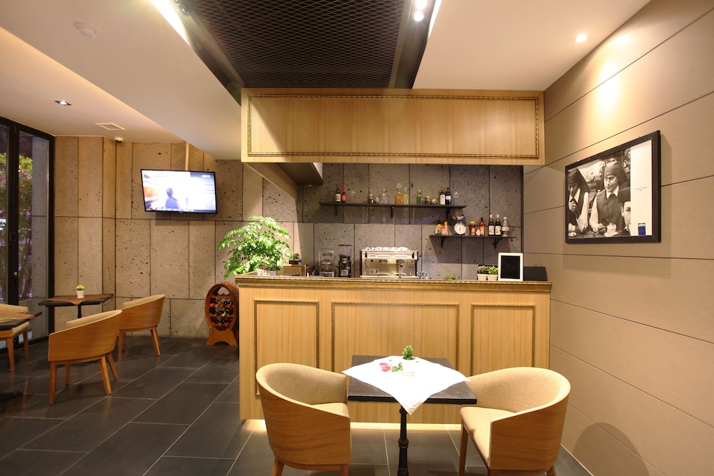 Vine Hotel 36/50