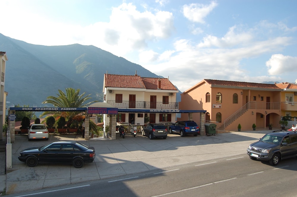 Apartments Dobrotski Dvori 48/64