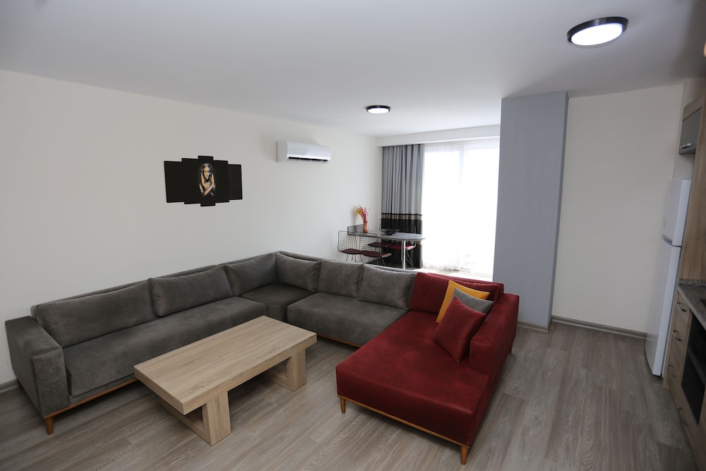 Elanis Suites 16/40