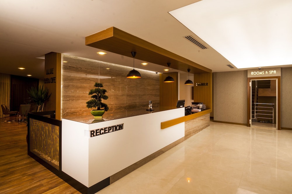 Majura Hotel 6/50
