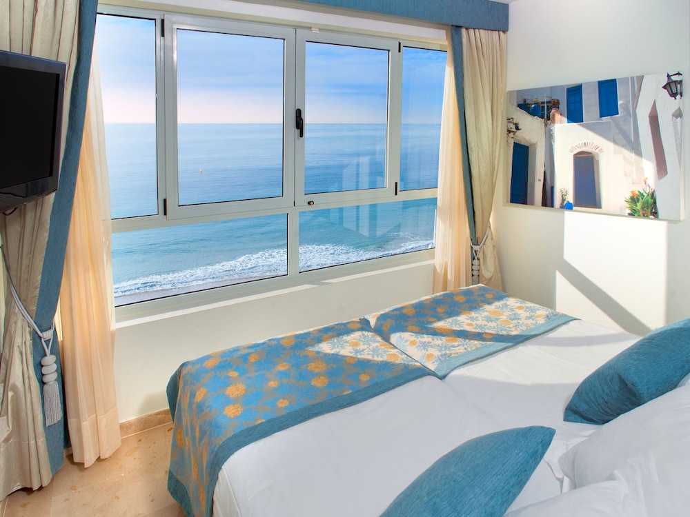 Villa del Mar Hotel 7/33