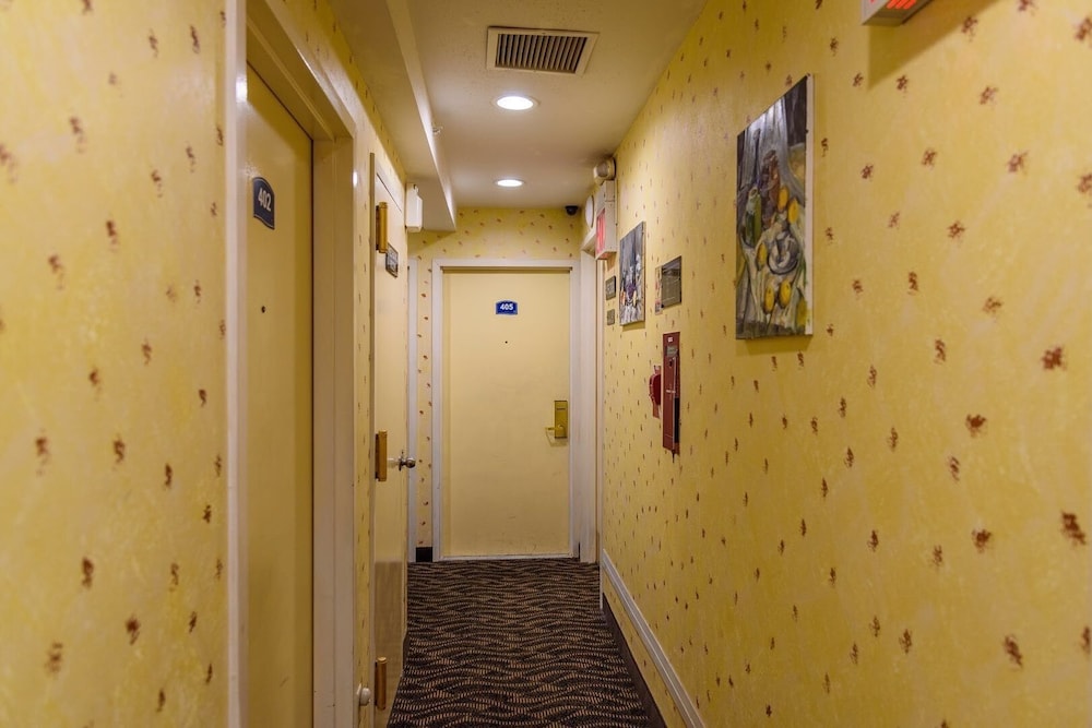 Flushing Central Hotel 57/59