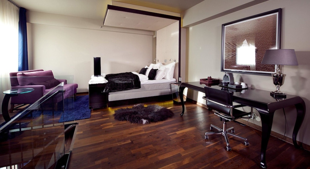 Home Hotel Folketeateret 32/39