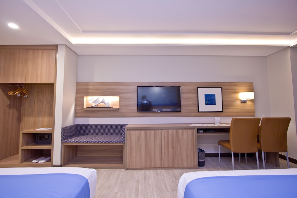 Crown Regency Hotel Makati 26/50