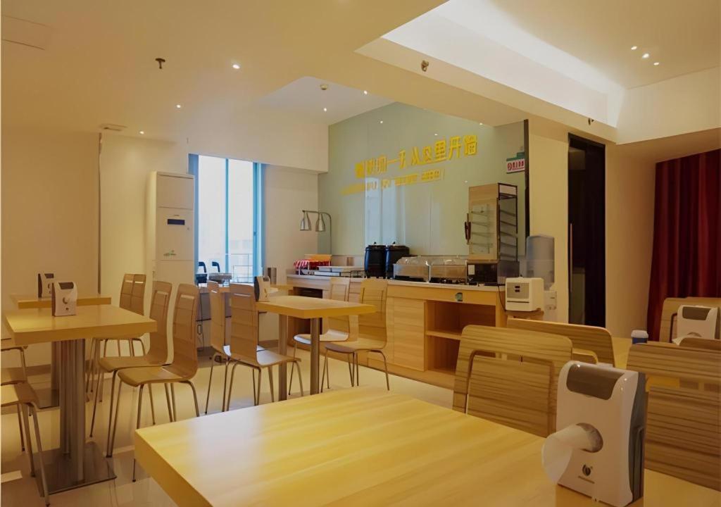 City Comfort Inn Zhanjiang Mazhang High Speed Railway Station 47/53