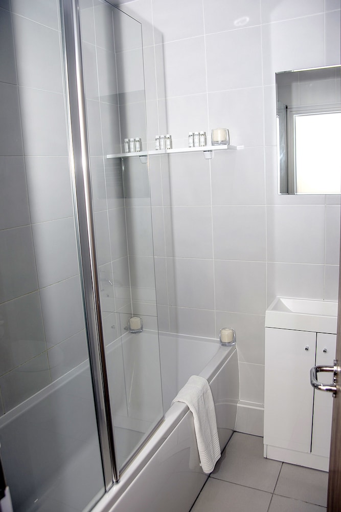 Base Serviced Apartments - City Road 8/35