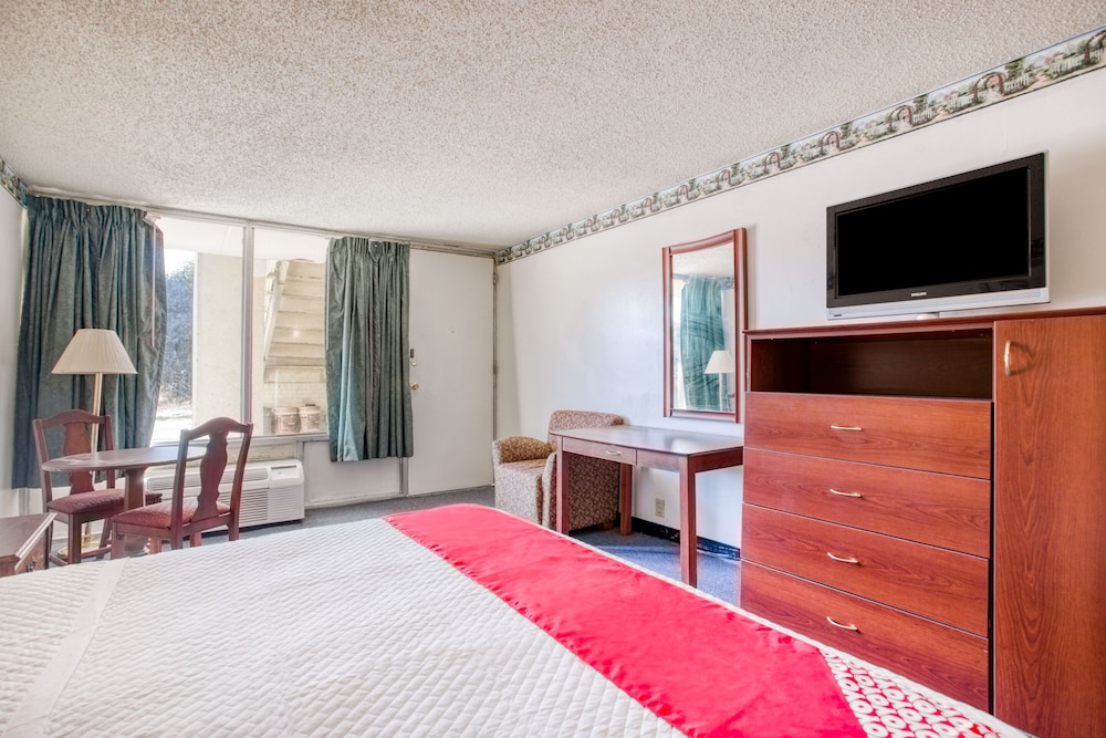 Travelers Inn By OYO, Templeton VA 12/42