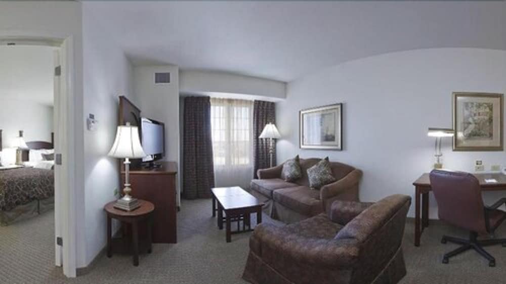 STAYBRIDGE SUITES ROCKFORD 39/73