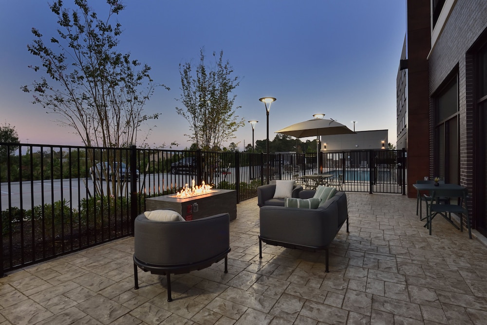 Holiday Inn Express and Suites Houston North Woodlands Area 3/70