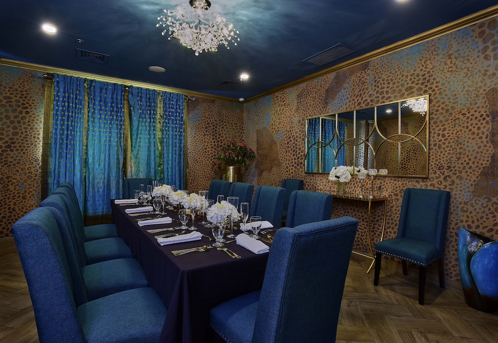 R Hotel Kingston 27/41