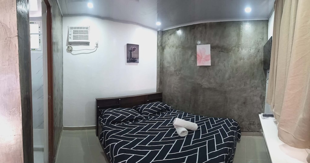 Lolas Lodge 6/59