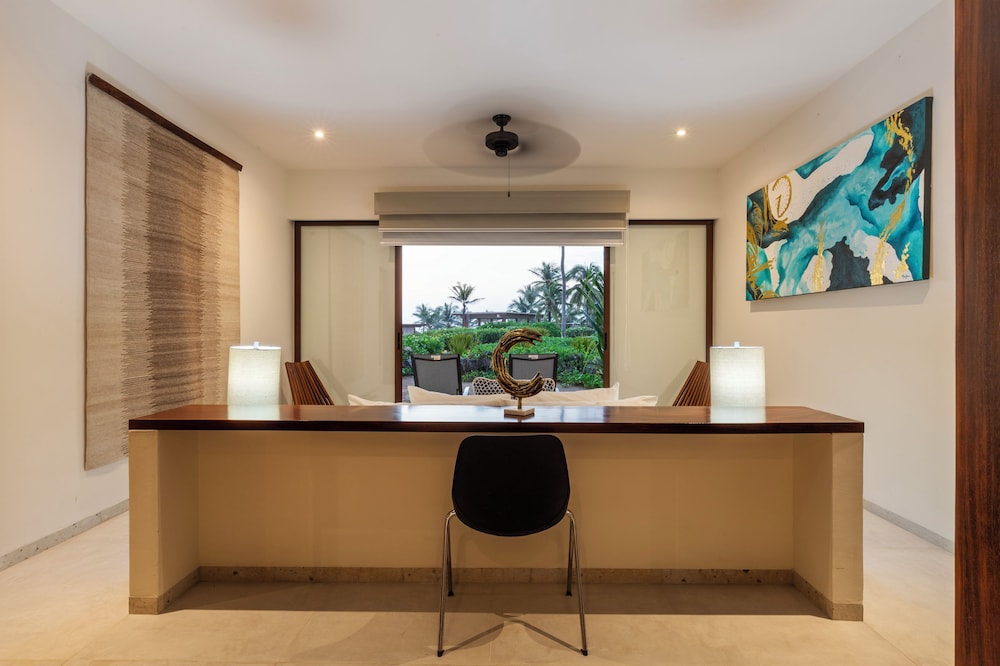Marea Beachfront Villas 6/50