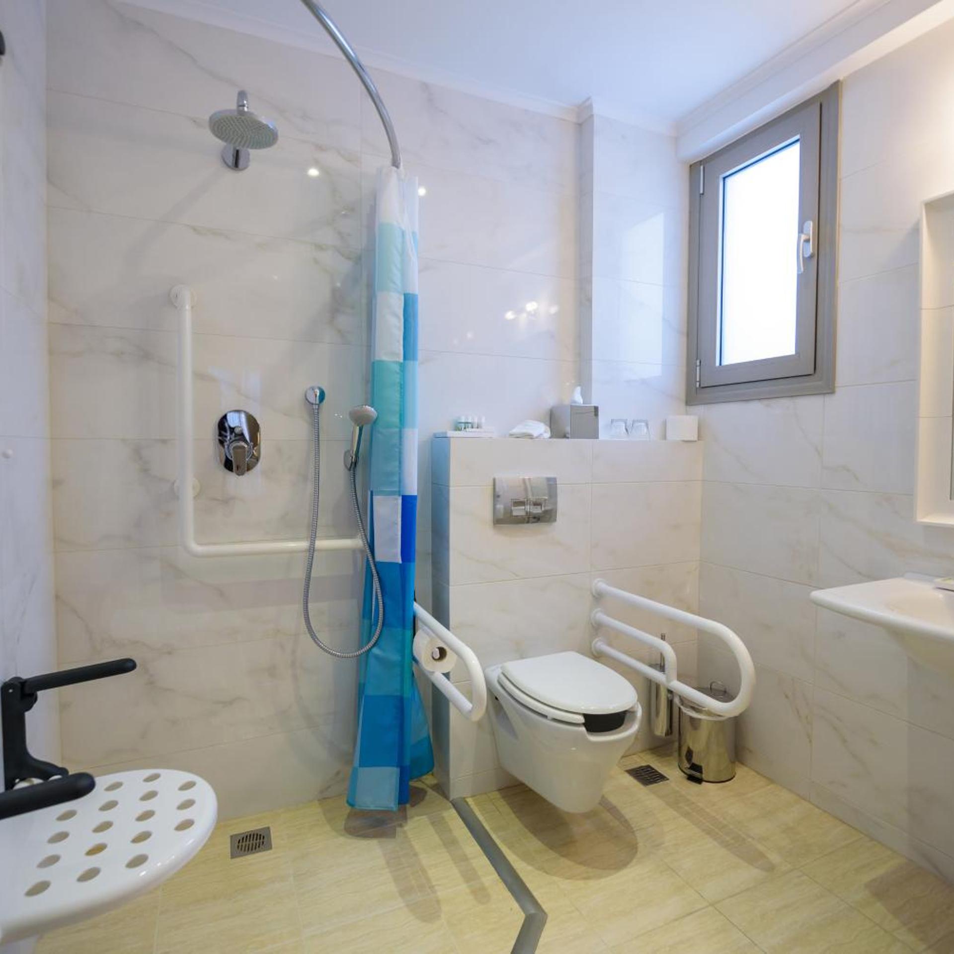 غرفة بسريرين منفصلين لذوي الإعاقة، Calma Hotel Spa 5/6