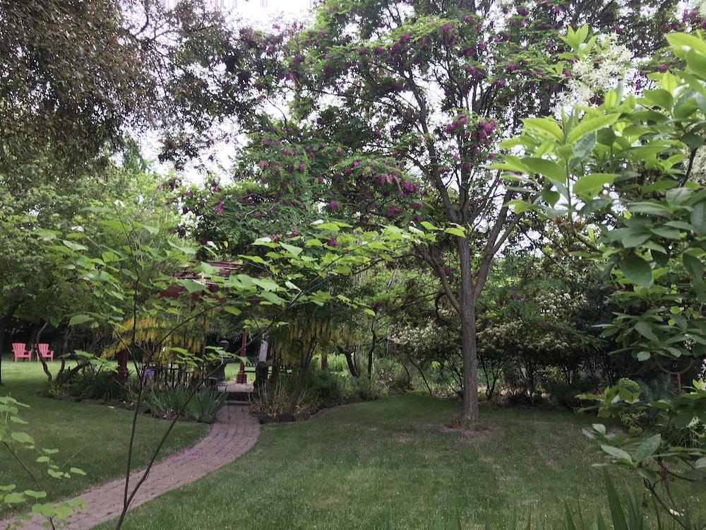 Arden Forest Inn 63/72