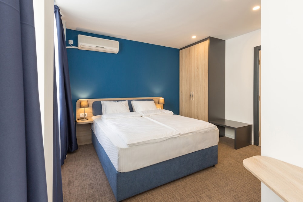 Premium Crown Suites 18/47