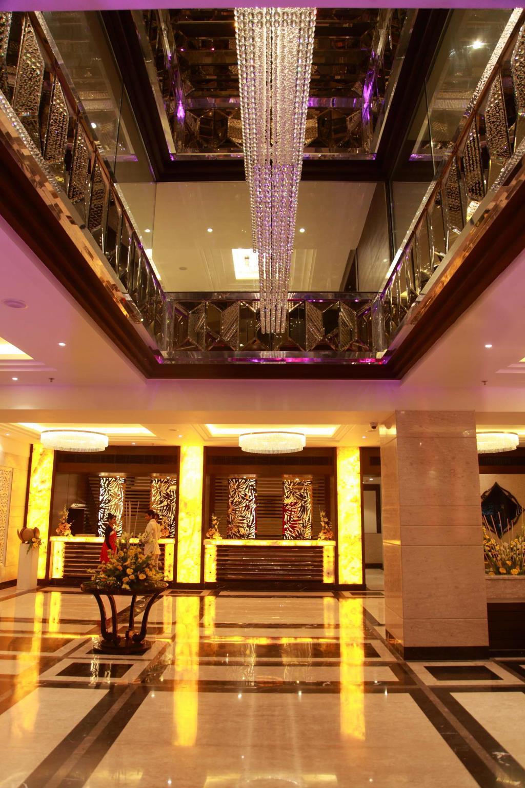 The Palm Court 3/28