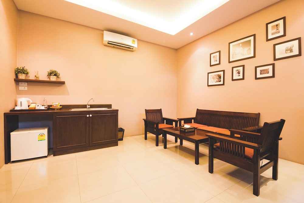 Feung Nakorn Balcony Rooms Cafe 50/79