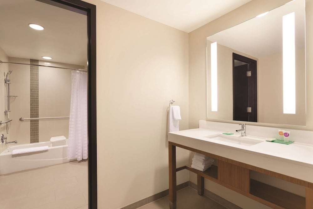 Hyatt Place Buffalo/Amherst 70/70