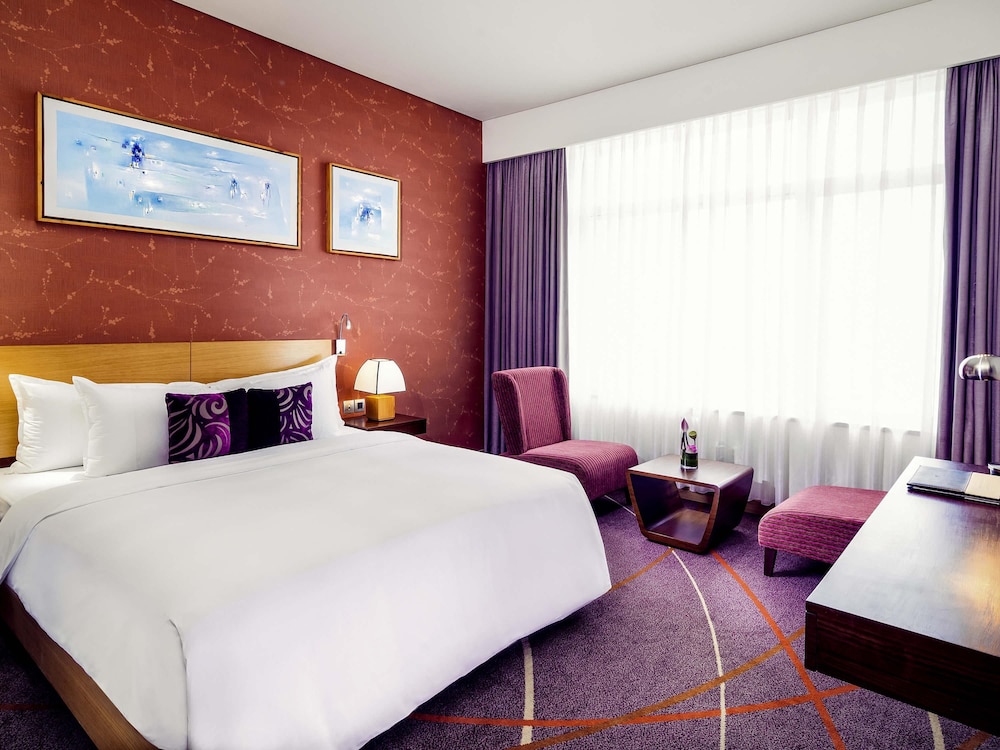 Deluxe, Queen Bed, River View, Executive Level