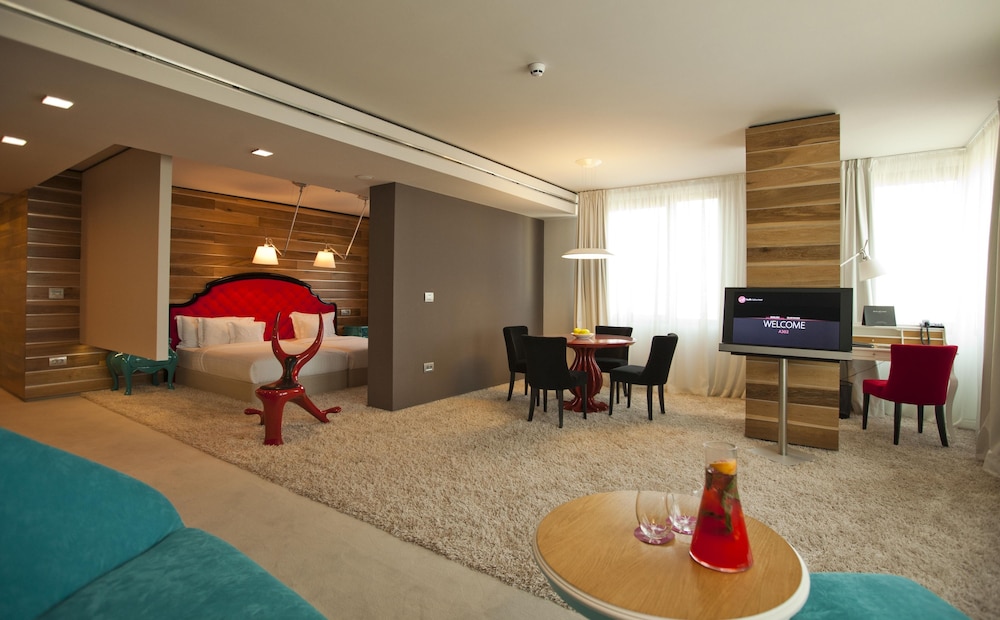 Hotel Graphite Gallery 36/44