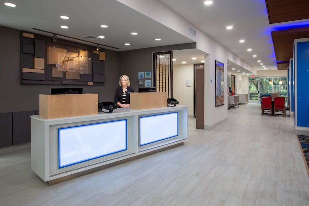 Holiday Inn Express And Suites Deland South 11/49
