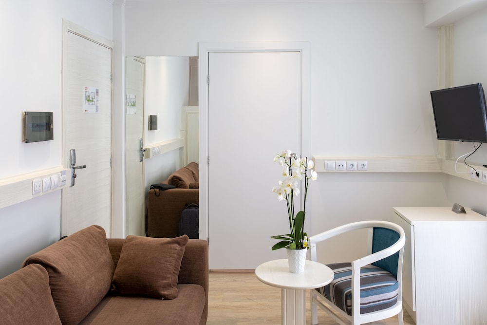 Athens Cypria Hotel 40/47