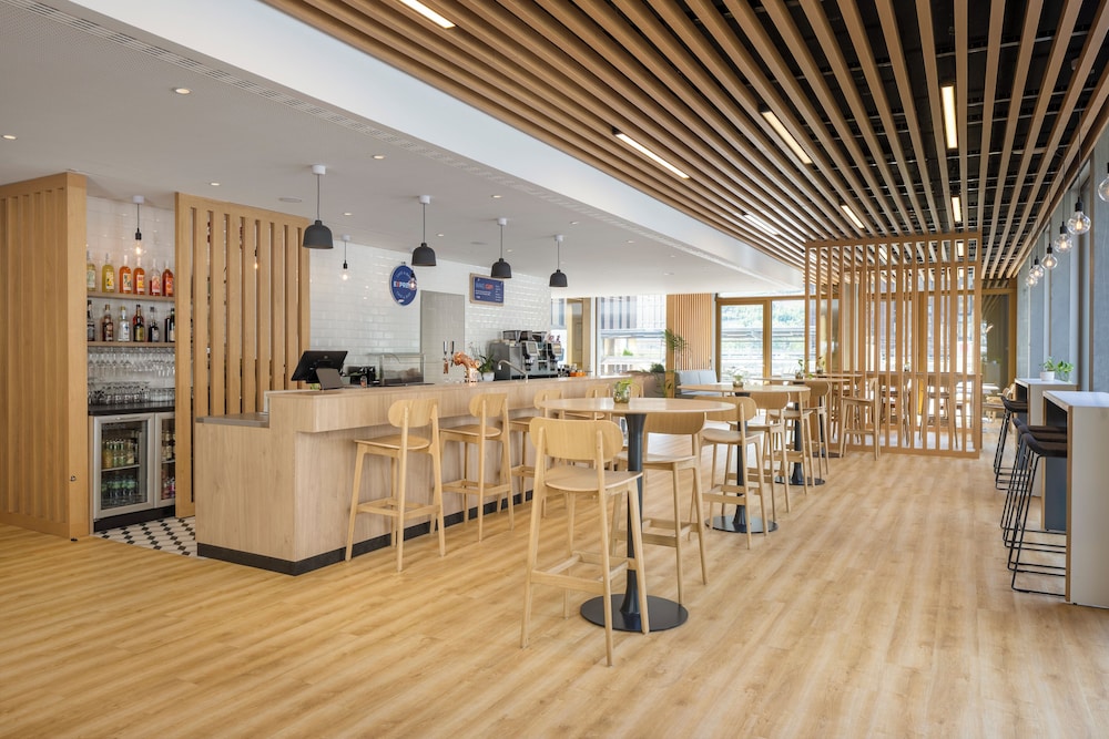 Holiday Inn Express and Suites Sion By IHG 40/50