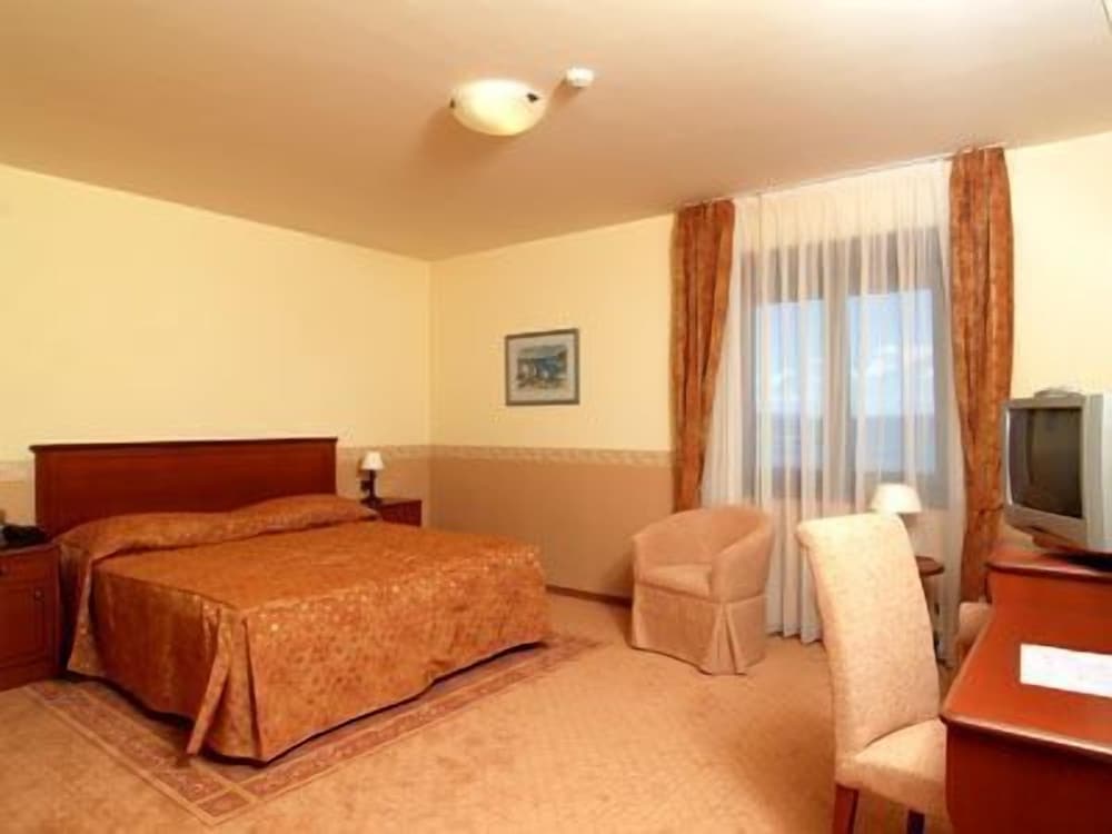 Hotel Laguna 12/42