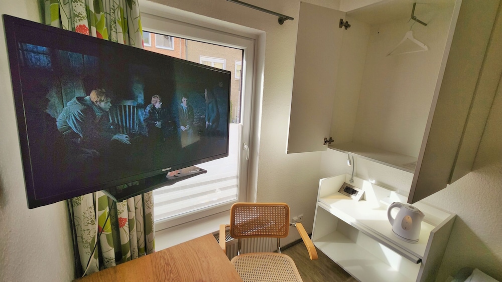 B & L Hostel 15/50