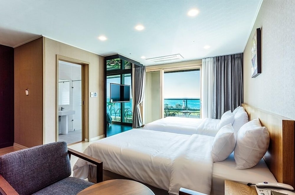 Rich Hotel 14/50