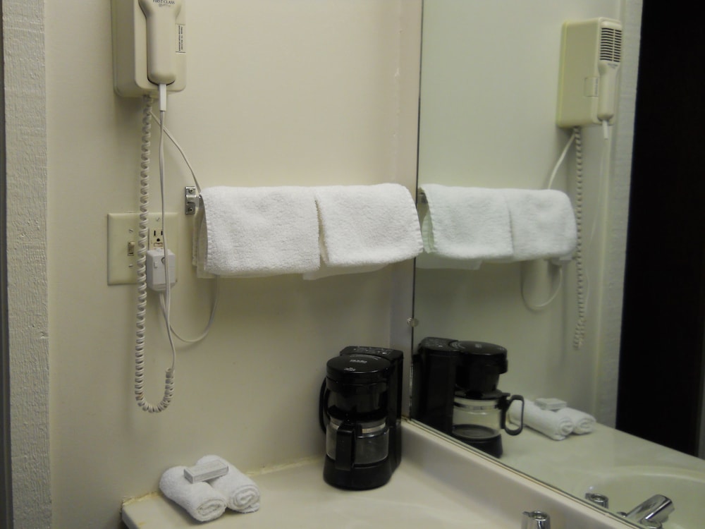 Value Inn Milwaukee South 22/47
