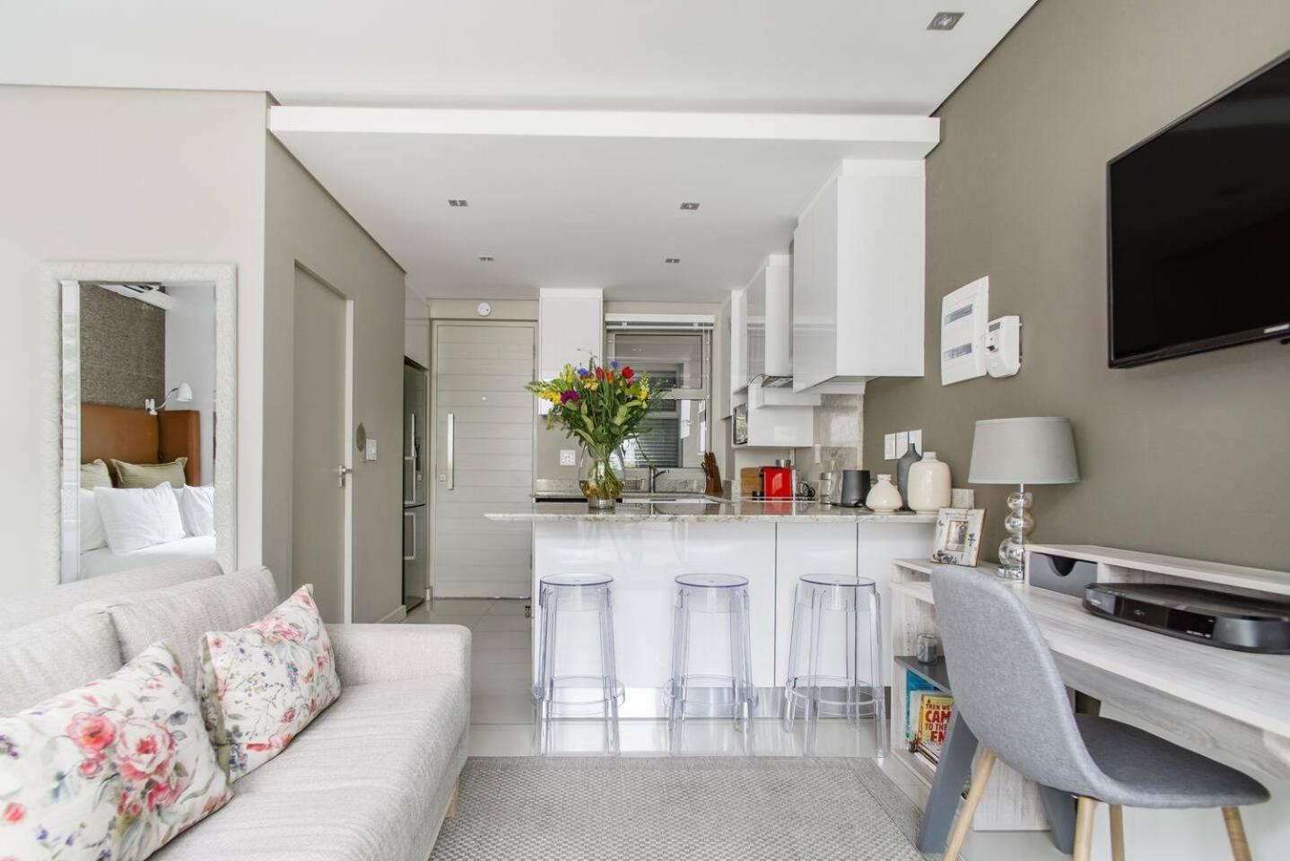 Lux Andringa Walk Apartments 6/22