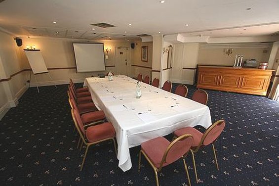 Warren Lodge Hotel 4/10