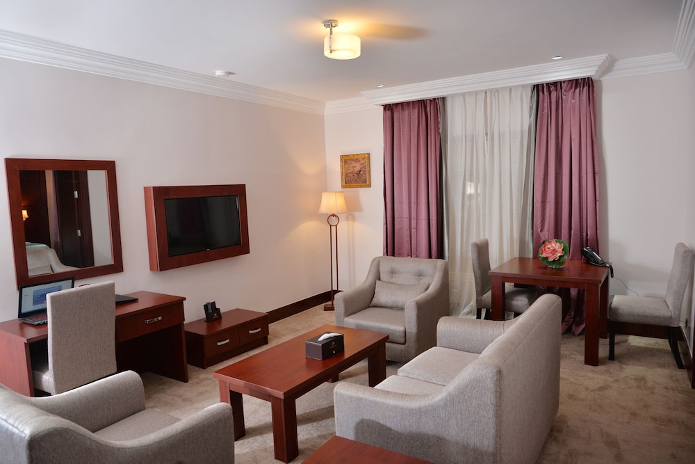 Grand Pela Hotel and Suites 20/44