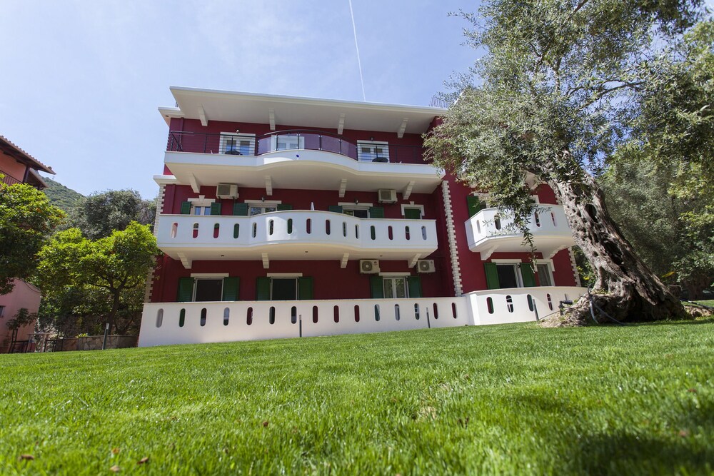 Oasis Apartments 3/50