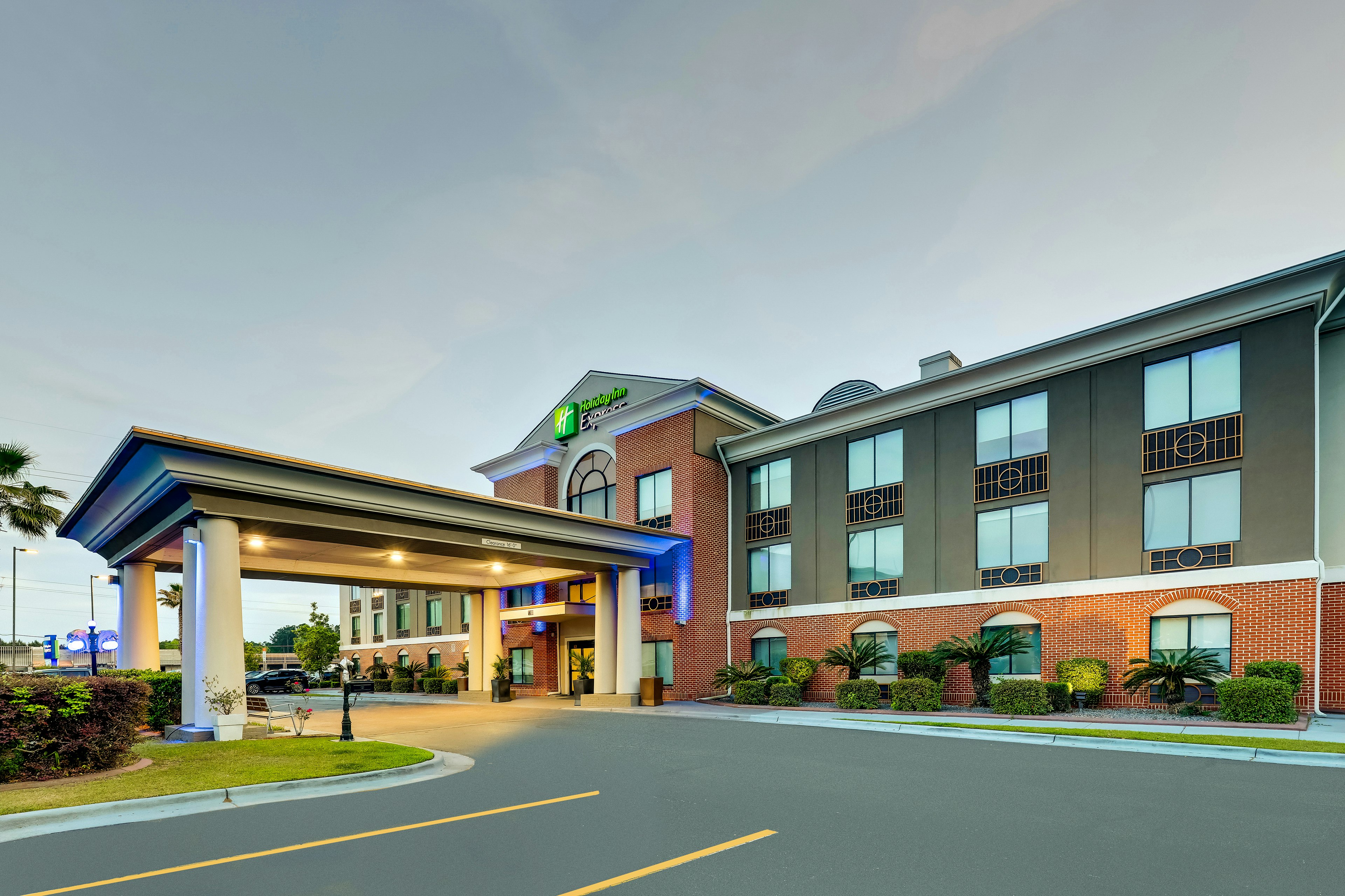 Holiday Inn Express Suites Hinesville East Fort Stewart 5/50