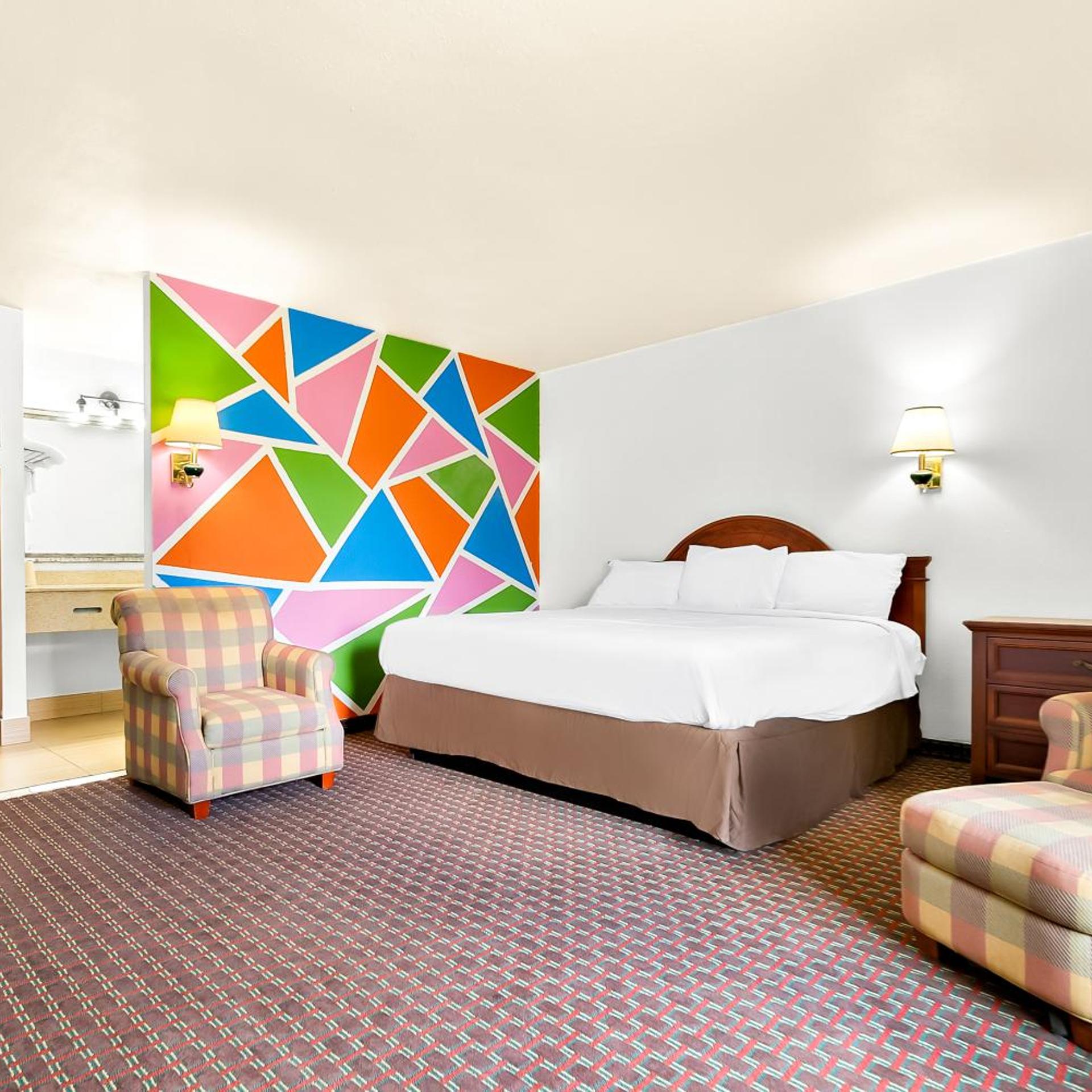 Capitol Inn and Suites 16/32