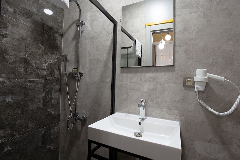 TAKSIM UNIQUE SUITES 68/73