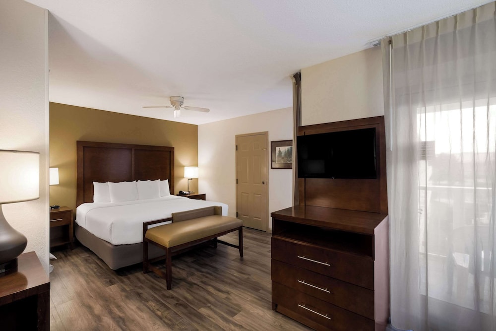 Upgrade, King Bed, Sofa, Jetted Tub