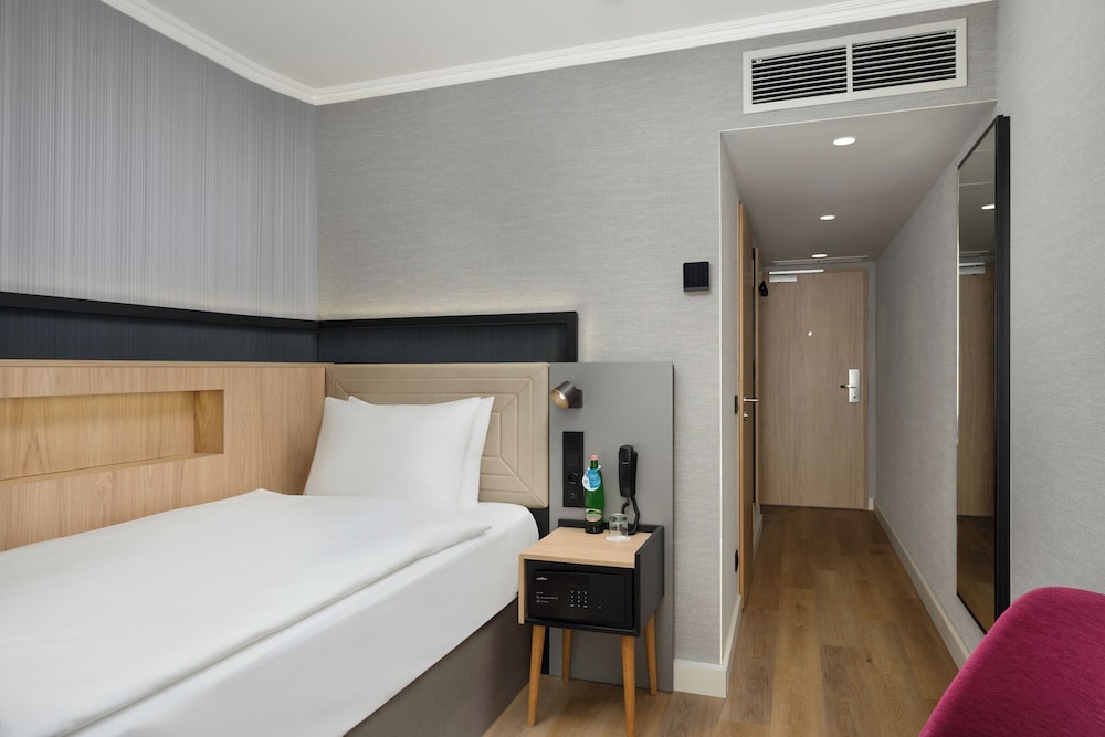 SUPERIOR, SINGLE, SINGLE BED