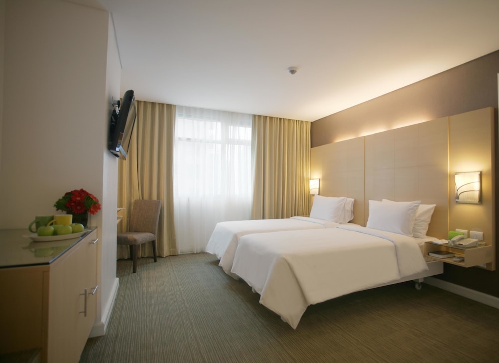 St Giles Hotel Makati 6/24