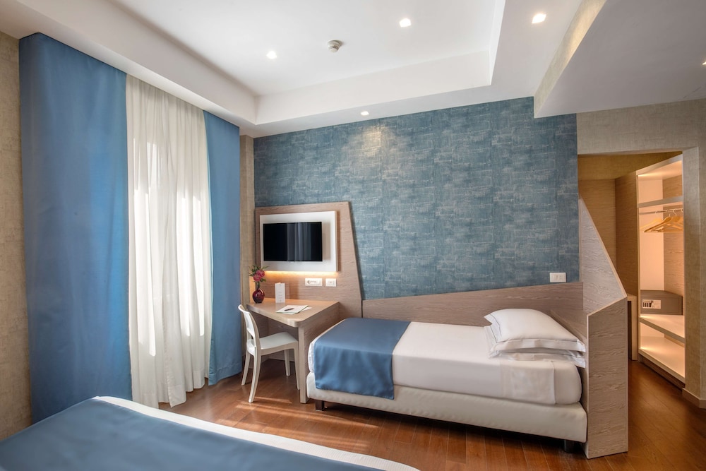 ROOM, TRIPLE