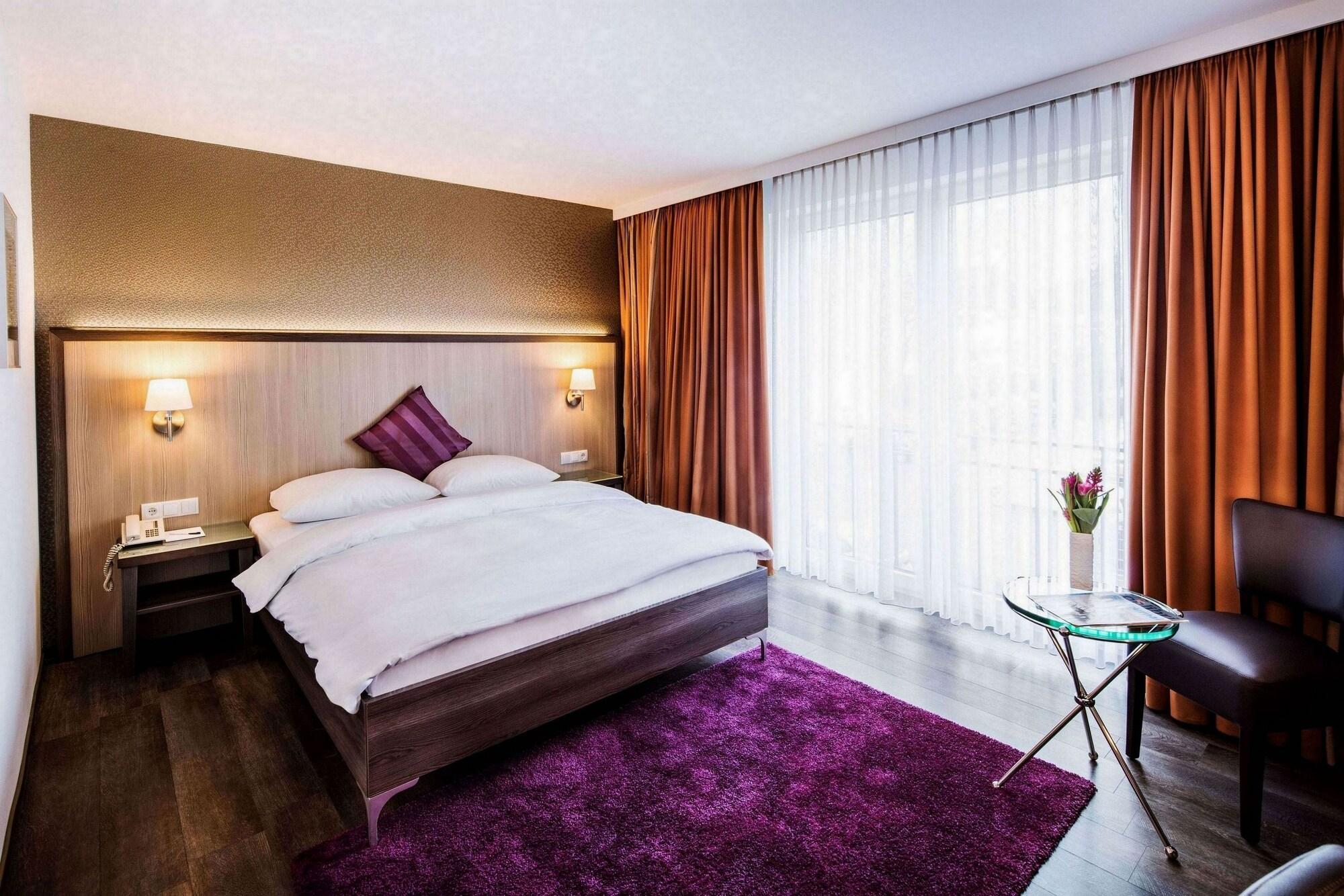 Hotel Plaza 5/25