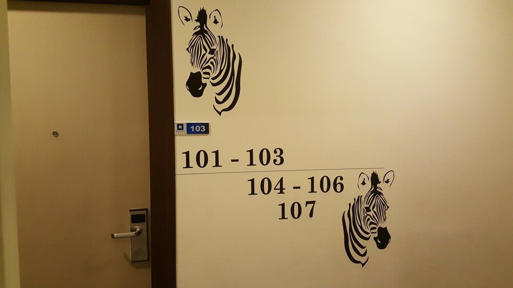 9 Square Hotel 7/31