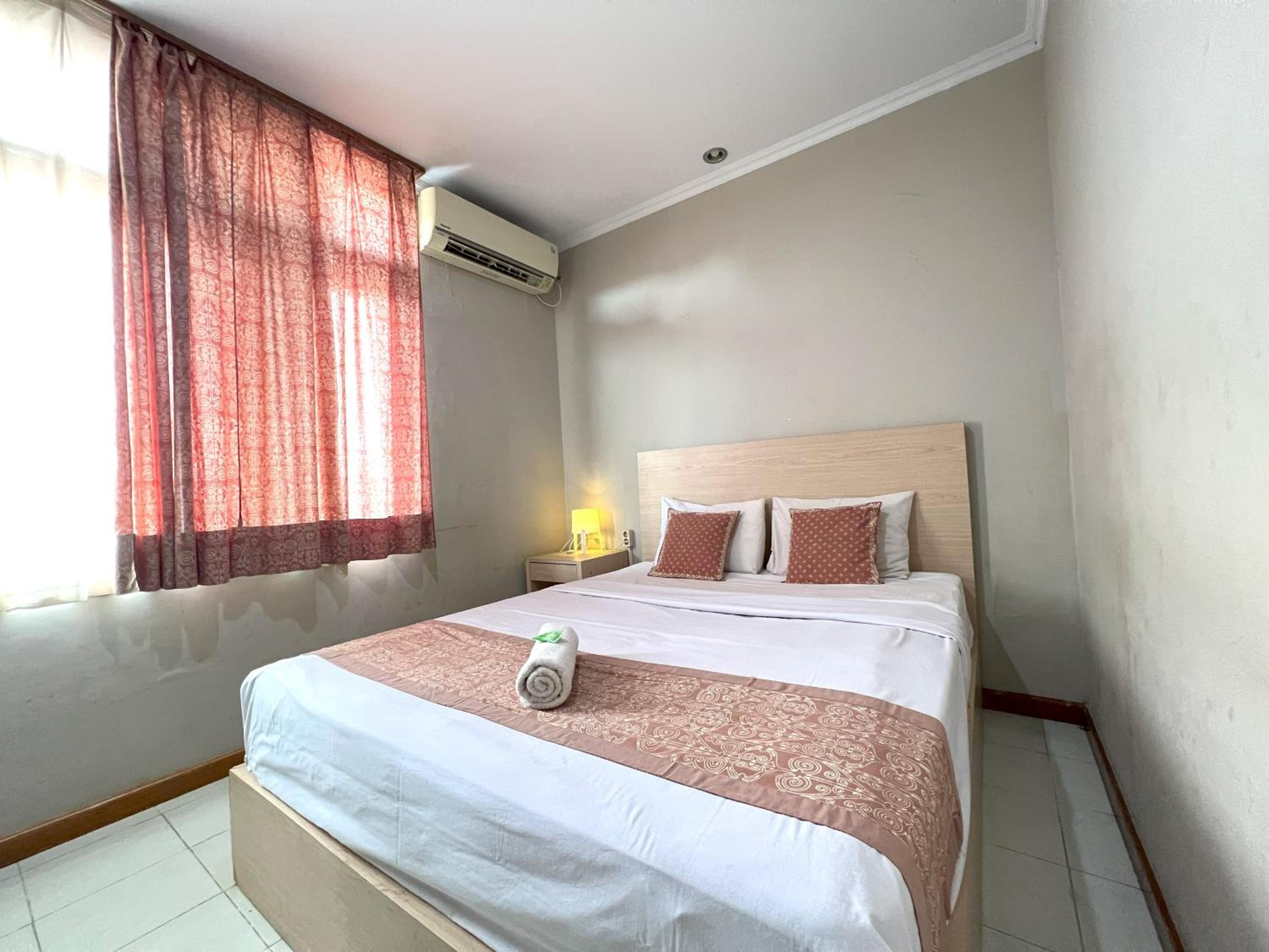 OYO 3819 Hotel Winotosastro 4/33