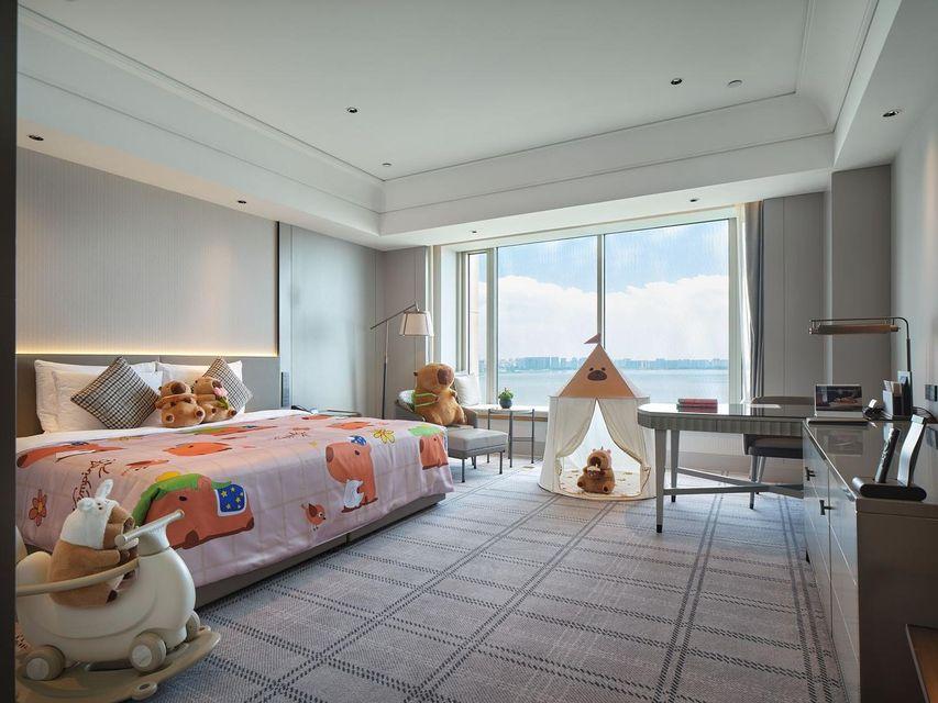 Kids Theme, Premier, King Bed, Lake View