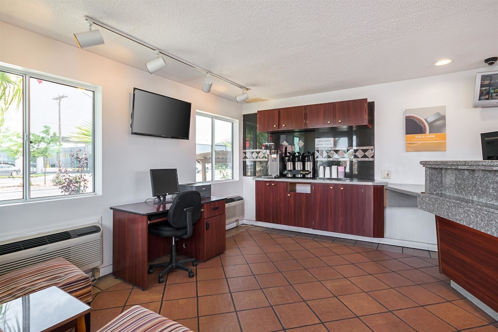 Motel6 El Paso, TX - Airport - Fort Bliss 14/44