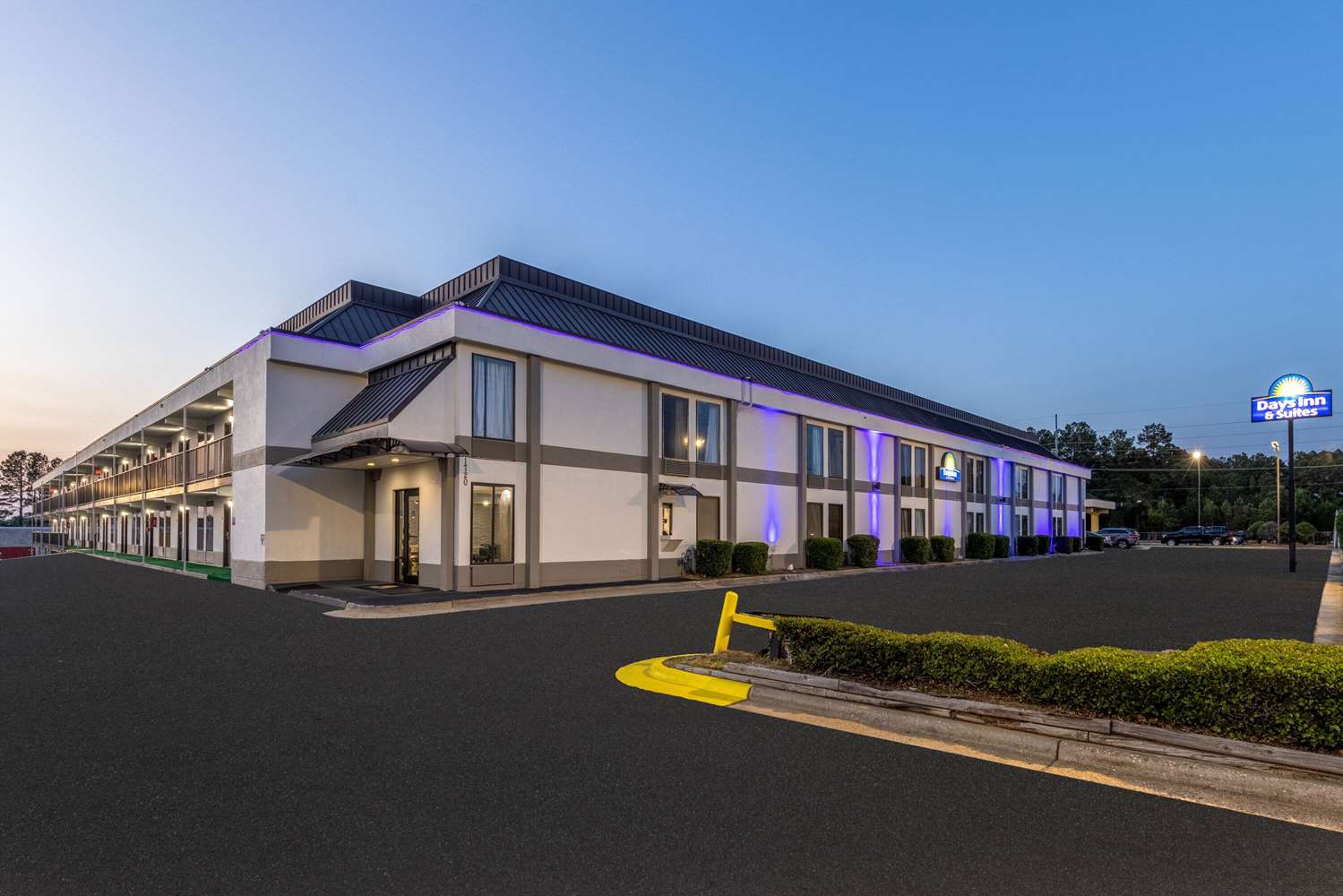 Days Inn & Suites by Wyndham Fort Bragg/Cross Creek Mall 4/41