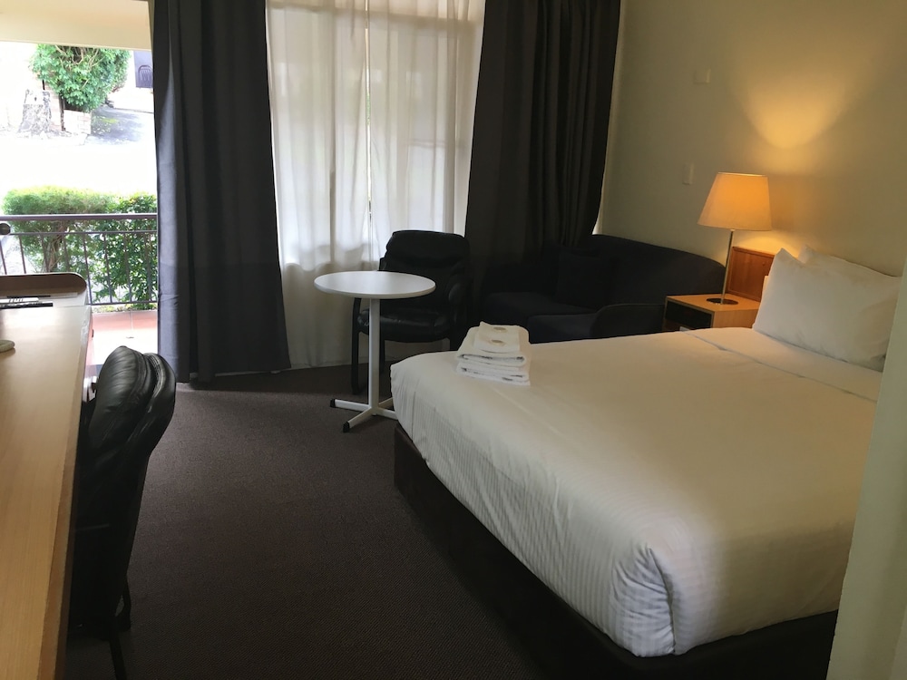 Waterview Gosford Motor Inn 12/72